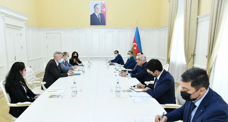 Али Асадов встретился с региональным директором Всемирного банка