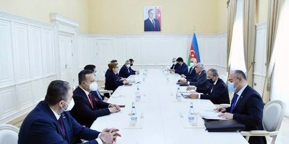 Али Асадов встретился с министром торговли Турции