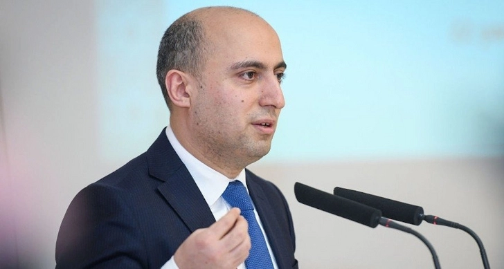 Эмин Амруллаев: При принятии решения о переводе школ на «дистанционку» было учтено мнение родителей