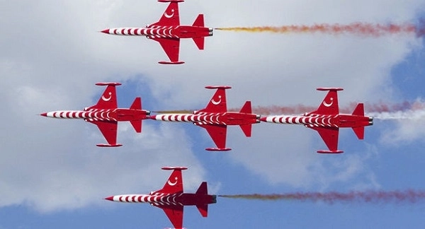 В Турции разбился истребитель, погиб пилот - ФОТО