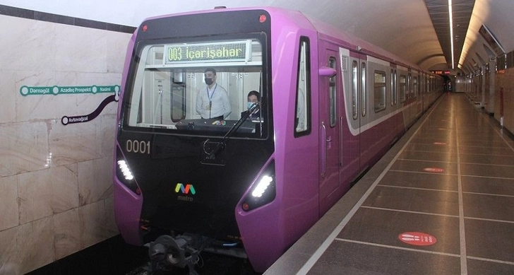 В бакинском метро внедрят бесконтактную оплату проезда с помощью гаджетов