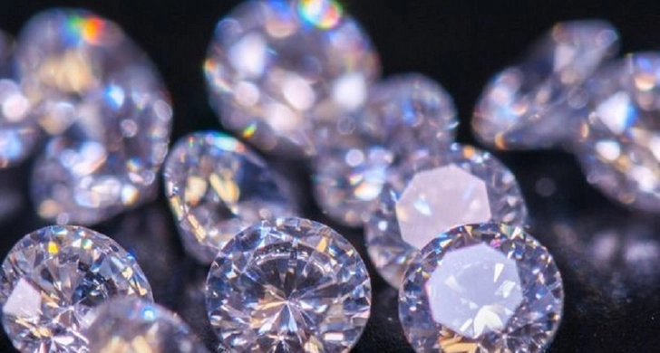 В бакинском аэропорту в упаковке из-под печенья обнаружены бриллианты почти на четверть миллиона - ФОТО