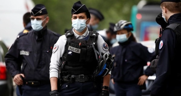 В Париже более 110 человек оштрафованы за незаконную вечеринку