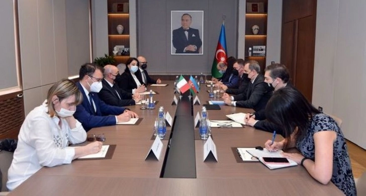 Глава МИД Азербайджана проинформировал итальянских парламентариев о провокациях Армении