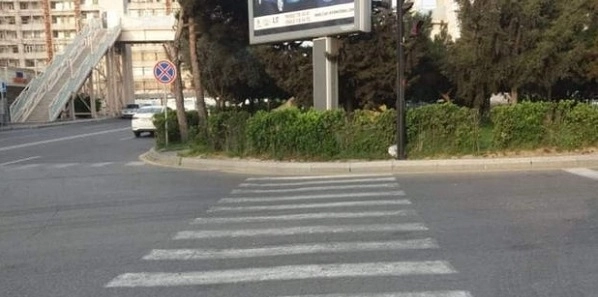 Агентство принимает меры в связи с необычным пешеходным переходом в Баку - ФОТО