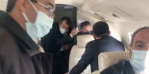 В Турции самолет с министром совершил аварийную посадку - ВИДЕО