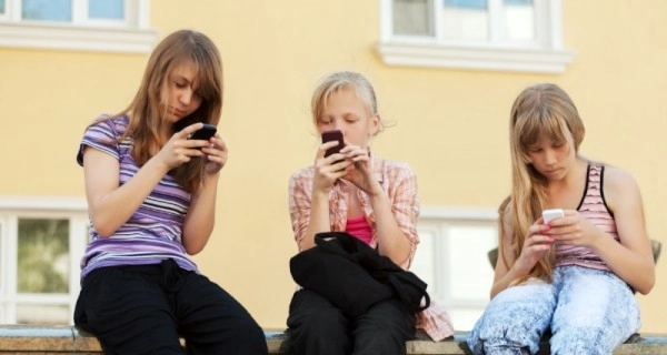 Facebook отговаривают выпускать Instagram для детей