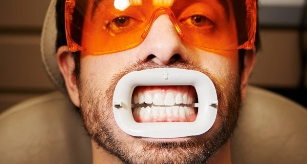Стоматолог назвал лучшие способы чистки зубов