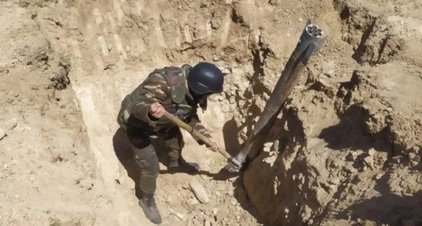 В поселке Гилазы Хызынского района был найден снаряд - ФОТО