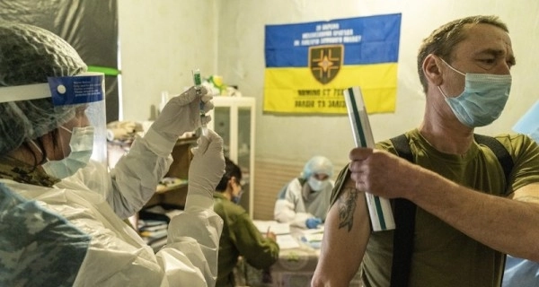 В Украине заявили о старте вакцинации препаратом Pfizer