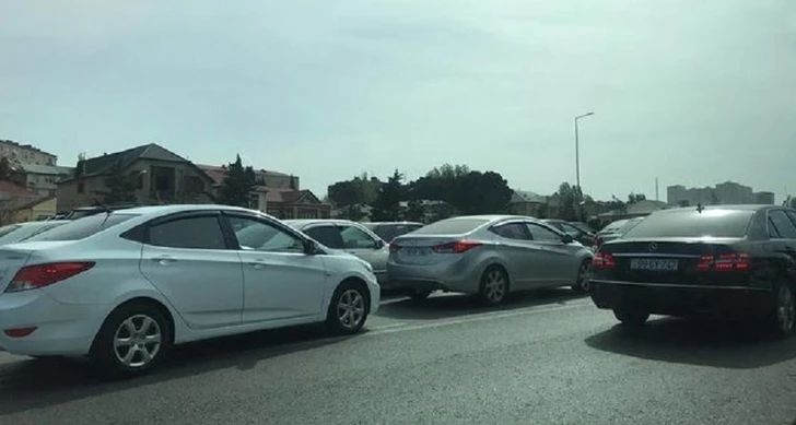 На дороге Сумгайыт-Баку парализовано движение транспорта - ФОТО/ВИДЕО