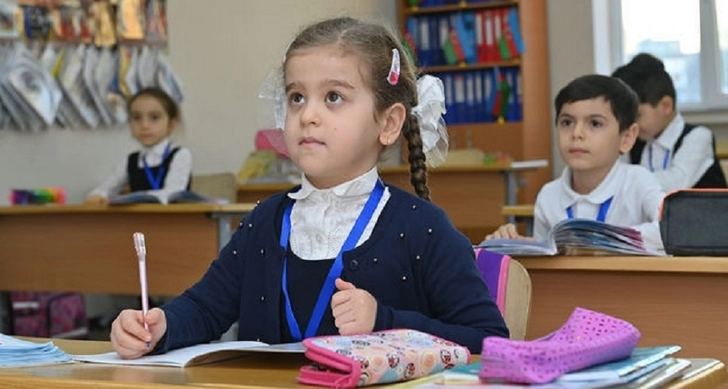 Управление образования Баку ответит на вопросы родителей в связи с приемом детей в первый класс
