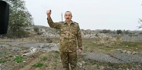 Ильхам Алиев перед обновленной надписью «Добро пожаловать в Джебраил» - ВИДЕО