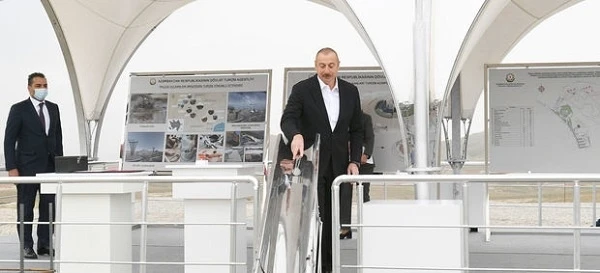 Президент Азербайджана принял участие в церемонии закладки фундамента мечети в селе Агалы - ВИДЕО