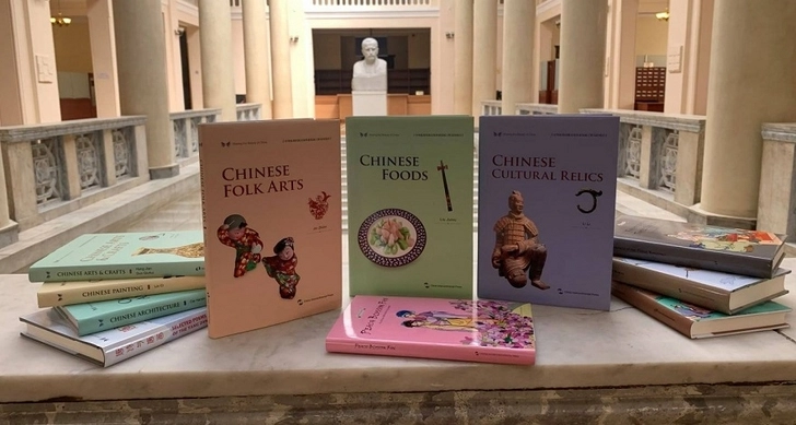 Национальной библиотеке Азербайджана переданы в дар книги на китайском языке - ФОТО