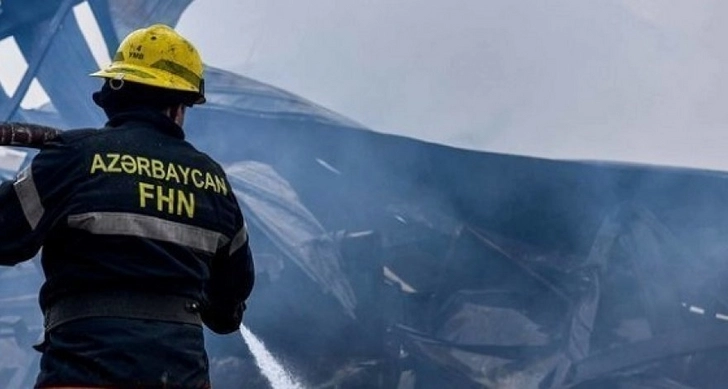 12 человек, в том числе дети, эвакуированы при пожаре в подвале жилого дома в Баку