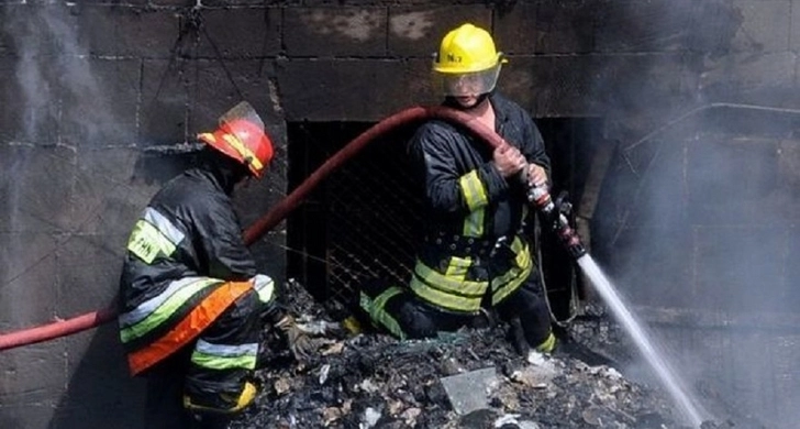 МЧС Азербайджана: За минувшие сутки спасены три человека, один получил ожоги - ВИДЕО