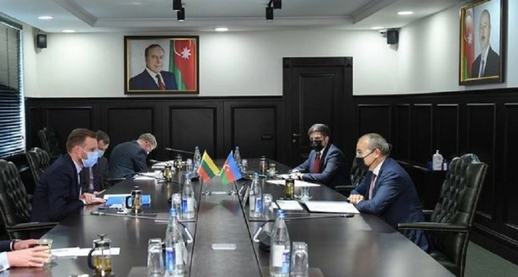 Министр экономики Азербайджана провел встречу с главой МИД Литвы - ФОТО