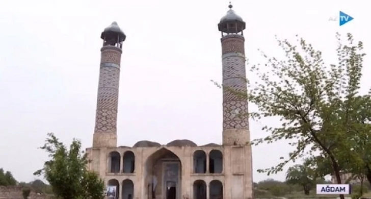 Российский депутат посетил Джума-мечеть в Агдаме - ВИДЕО