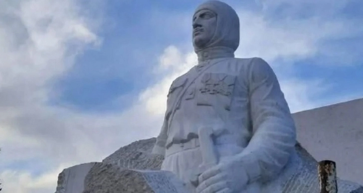 9 мая как последний рубеж: российские миротворцы и памятник фашисту Нжде