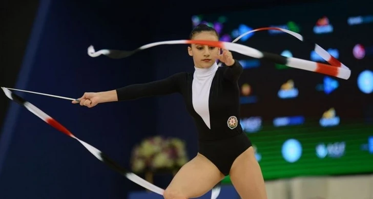 Судьи оценили выступление азербайджанских гимнасток в упражнениях с булавами и лентой во 2-й день Кубка мира