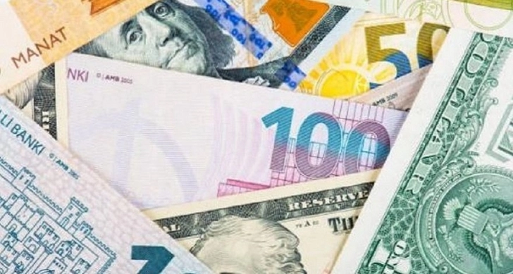Манат укрепился к евро и лире