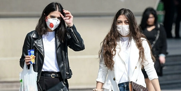 В Азербайджане отменяется обязательное ношение масок на улице