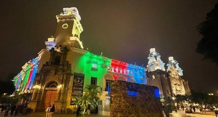 В Лиме государственные здания окрасились в цвета азербайджанского флага - ФОТО
