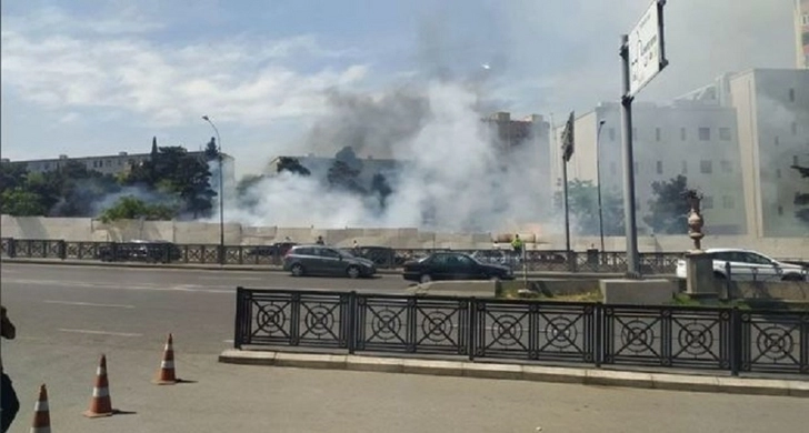 В Баку вблизи станции метро «20 Января» произошел пожар