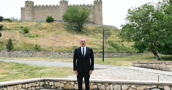 Президент Ильхам Алиев посетил крепость Шахбулаг в Агдаме - ФОТО/ОБНОВЛЕНО