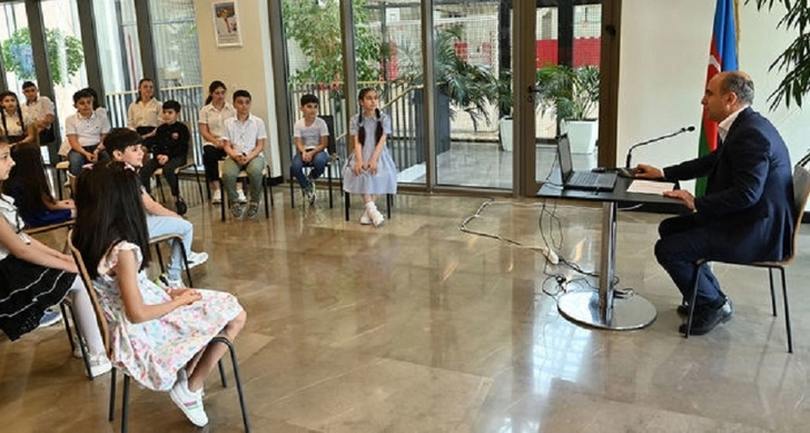 Министр образования Азербайджана встретился с детьми шехидов - ФОТО