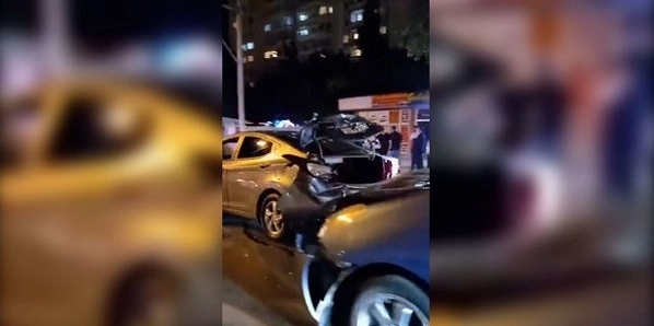 В Баку столкнулись три автомобиля - ВИДЕО