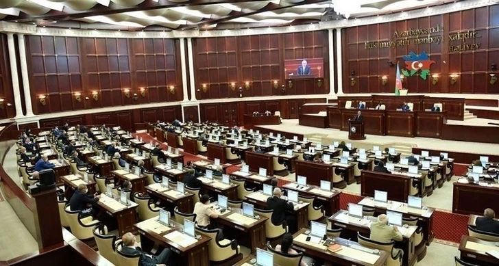 Обнародованы дата и повестка внеочередного заседания парламента Азербайджана
