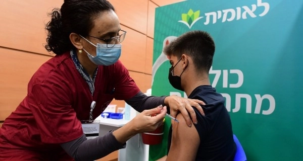 В Израиле началась вакцинация от COVID-19 подростков 12-15 лет