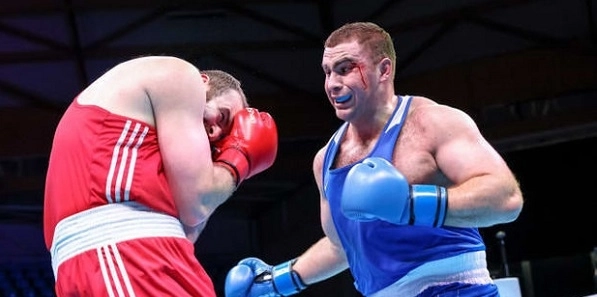 Два азербайджанских спортсмена отказались выходить на ринг, один победил без боя