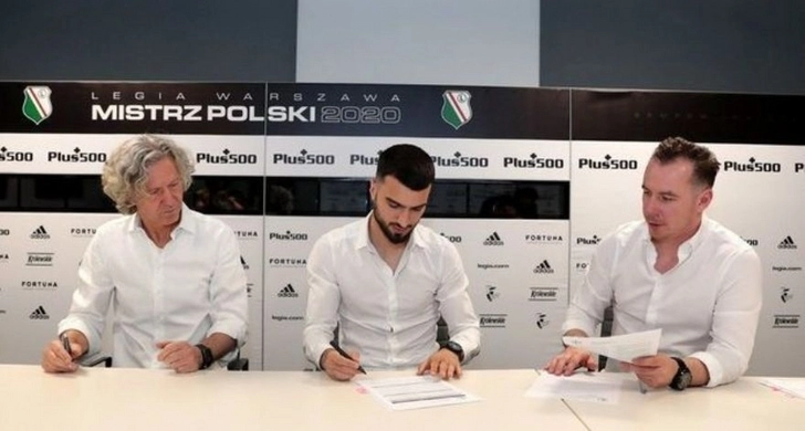 Нападающий сборной Азербайджана по футболу подписал контракт с польской «Легией» - ФОТО