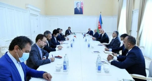 Вице-премьер Азербайджана встретился с министром дорог и градостроительства Ирана