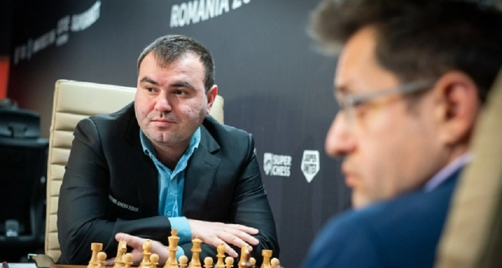 Мамедъяров нанес поражение Ароняну и вместе с Грищуком лидирует в 2021 Superbet Chess Classic