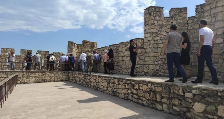 Иностранные дипломаты посетили в Агдаме место будущего Нагорного парка и крепость Шахбулаг - ФОТО