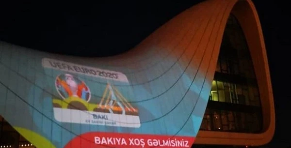 На здании Центра Гейдара Алиева появились изображения участников Евро-2020 - ФОТО
