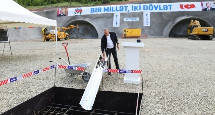 Ильхам Алиев заложил фундамент туннеля, который будет построен на автодороге Ахмедбейли-Физули-Шуша - ВИДЕО