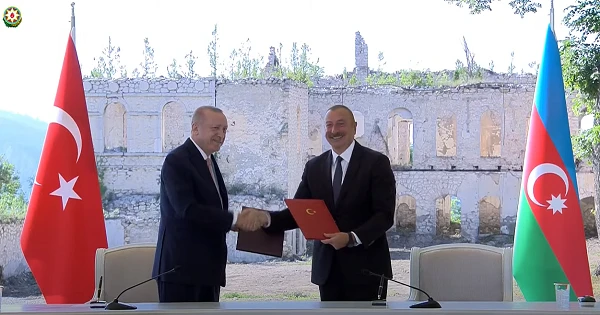 Азербайджан и Турция подписали Шушинскую декларацию о союзнических отношениях