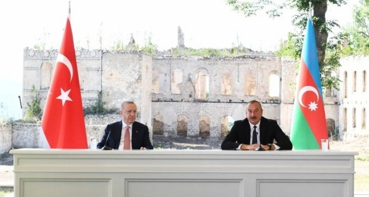 Президенты Азербайджана и Турции побывали на роднике «Хан гызы» в Шуше