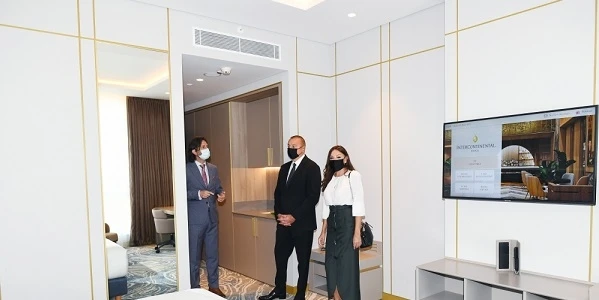 Ильхам Алиев и Мехрибан Алиева приняли участие в открытии отеля в Баку - ФОТО/ОБНОВЛЕНО