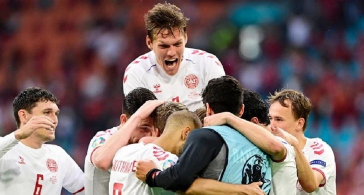 Сборная Дании - первая команда, забившая не менее 4 голов в двух матчах ЕВРО подряд