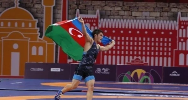 Двое азербайджанских борцов взяли золотые медали ЧЕ
