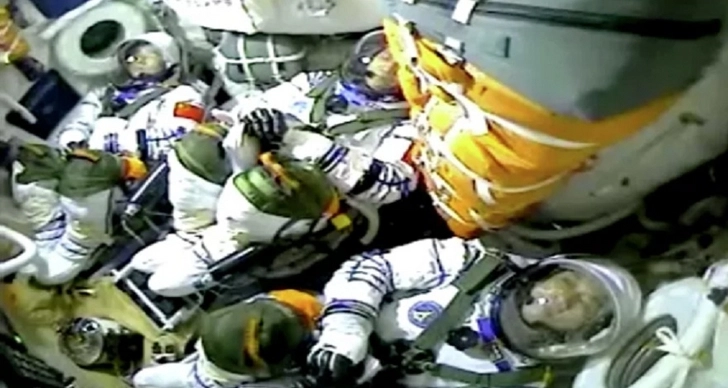 Китайские космонавты впервые за 13 лет вышли в открытый космос - ВИДЕО