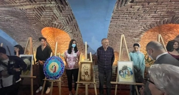 В Тбилиси открылась выставка живописи, посвященная 880-летию азербайджанского поэта Низами Гянджеви - ФОТО