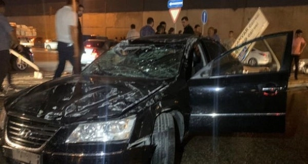 В Баку перевернулся автомобиль, есть пострадавшие - ФОТО