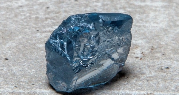 Добытый в ЮАР редчайший алмаз голубого цвета продали за 40 млн долларов - ФОТО
